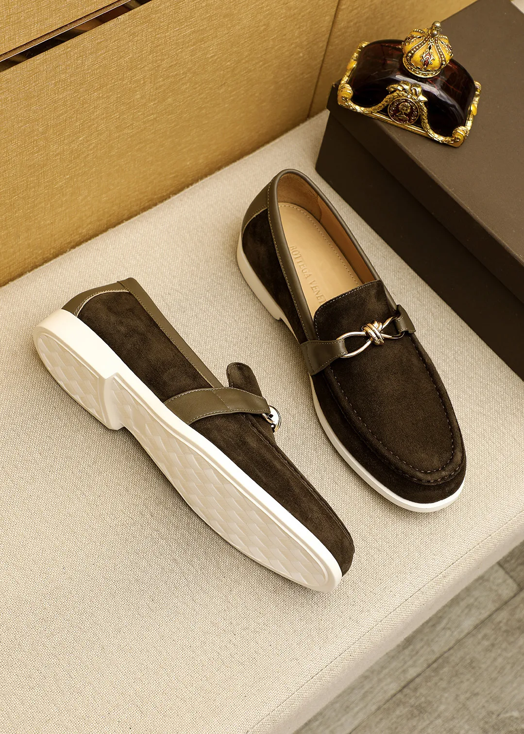 Men's men's shoes 💰580 💐Bottega Venetta [BV] Hong Kong - counter synchronization 🔥Summer new models are popular on the official website! Original 1⃣:1⃣ production✊💯💯, top-quality original product, exclusive first release, carefully crafted, full of European flavor, gentleman style, upper material, imported top layer frosted cowhide, cowhide leather lining, imported original outsole, comfortable and wear-resistant. 4 colors available! Code number: 39-44 (38.45.46🉑️customized)